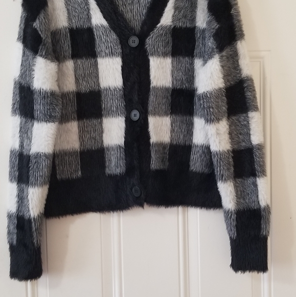 Bella Dahl Sweater Cardigan In White and Black Plaid - Picture 6 of 13